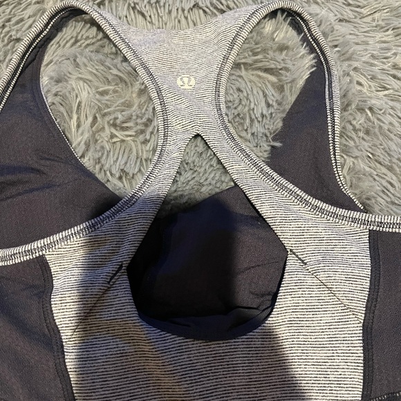 Lululemon sports bra - Picture 3 of 4